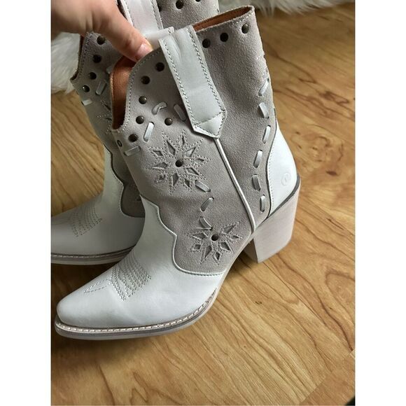 Dingo white cowboy cowgirl boots size 7 over the ankle booties western - Picture 2 of 6
